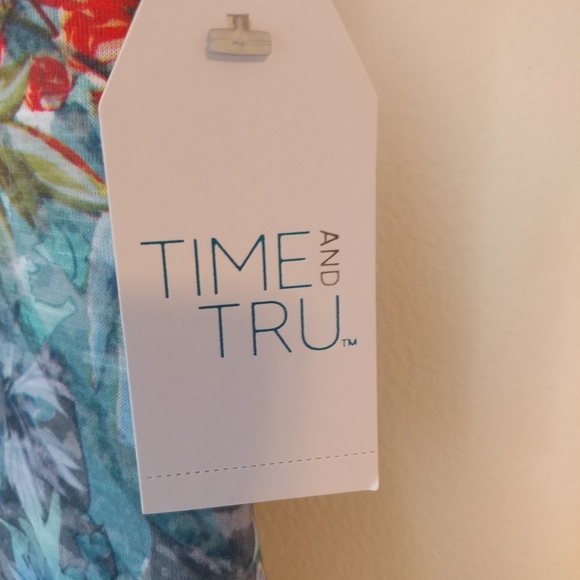 🌺 NWT Floral Top| TIME and TRU | - Picture 4 of 7